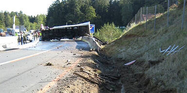 Südautobahn nach Lkw-Crash gesperrt 