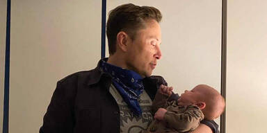 Musk heizt mit Baby-Foto Spekulationen über Tesla-Fabrik an