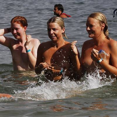 nackt schwimmen Nackt schwimmen