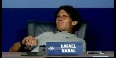 Rafael Nadal kippte bei PK vom Sessel