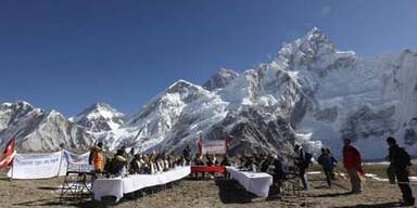 Nepals Regierung tagte am Mount Everest