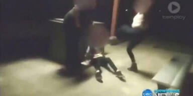 Teenager verprügeln behindertes Mädchen