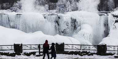 Die Niagarafälle sind zugefroren