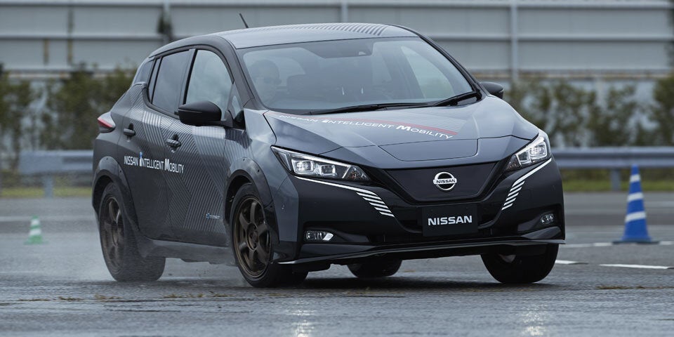 Nissan zeigt Leaf mit 309 PS und Allrad