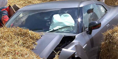 Video: 600 PS starken Sportwagen gecrasht