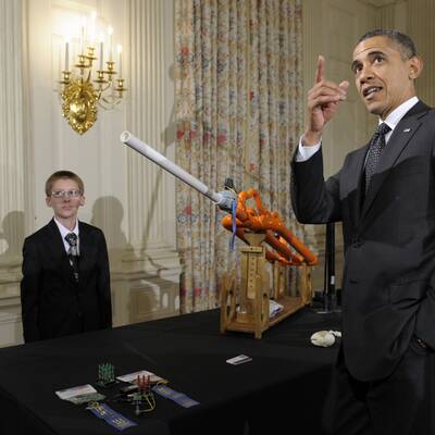 Obama testet Marshmallow-Kanone