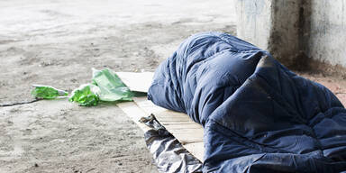 Innsbrucker Obdachloser schläft auf der Straße