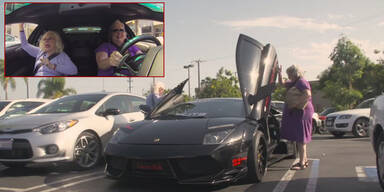 Omas fahren mit Lamborghini einkaufen