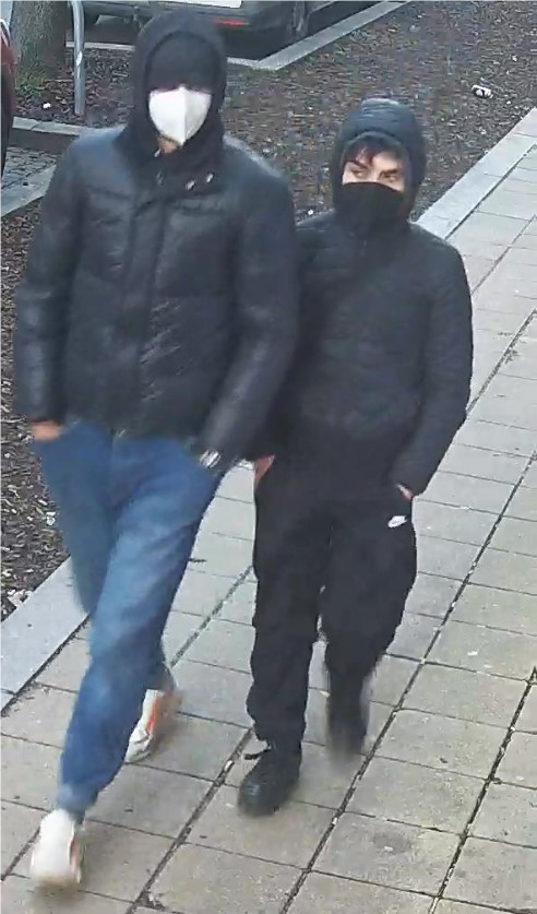 Schwerer Raub: Polizei sucht diese Männer