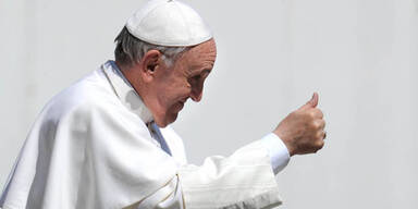 Kapperltausch mit Papst Franziskus
