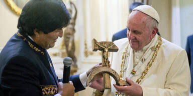 Hammer und Sichel für den Papst
