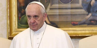 Papst spricht sich gegen Kopftuchverbot aus