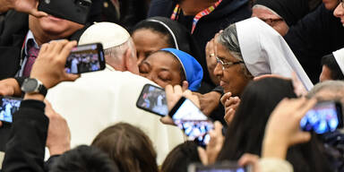 Papst warnt Nonne: 'Nicht beißen'