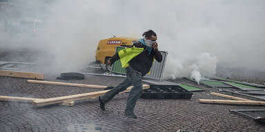 Tränengas: 'Gelbwesten'-Proteste eskalieren