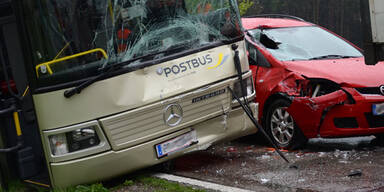 Serien-Crash mit Bus endet glimpflich 