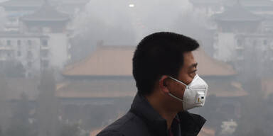 Erstmals Smog-Alarmstufe "Rot" in Peking