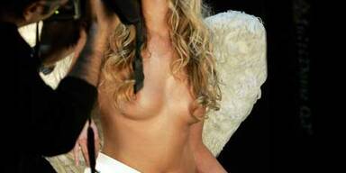 Nackter PeTA-Engel gegen das Tragen von Pelzen