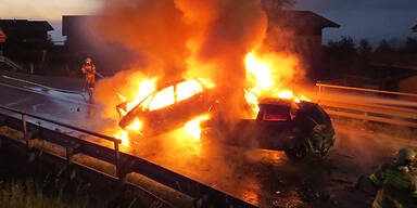Frontal-Crash: 3 Autos in Flammen 