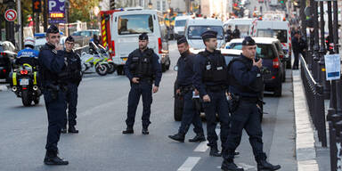 Blutbad in Paris: Ermittler suchen nach Motiv des Angreifers