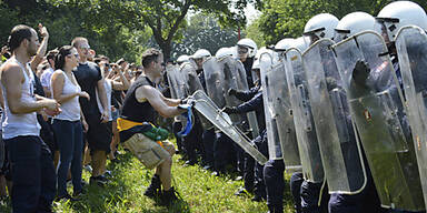Angehende Polizisten im Demo-Einsatz