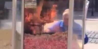 Popcornverkäuferin den Flammen ausgeliefert