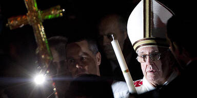 Papst Franziskus feiert Osternacht