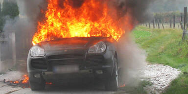 Er fackelte seinen Porsche mit Föhn ab