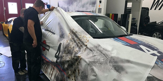 Folie verleiht Porsche 911 Rallye-Look