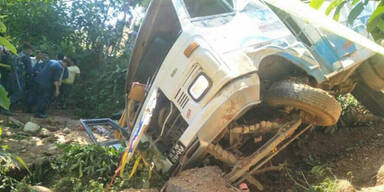 Horror-Unfall: Mindestens elf Tote bei Bus-Crash