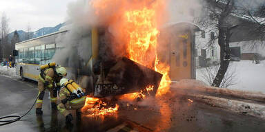Saalfelden: Postbus geriet in Brand