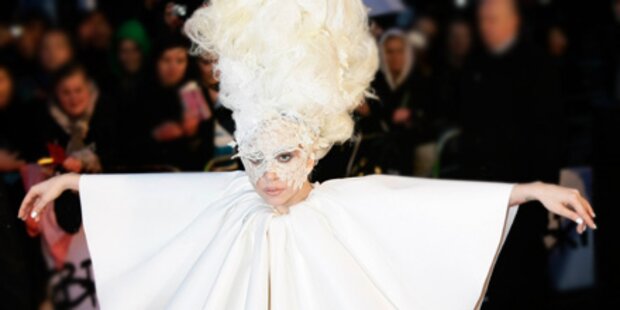 Lady Gaga plant Modelinie mit Versace