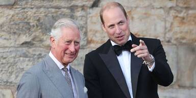 Royals: Charles und William im 007-Fieber