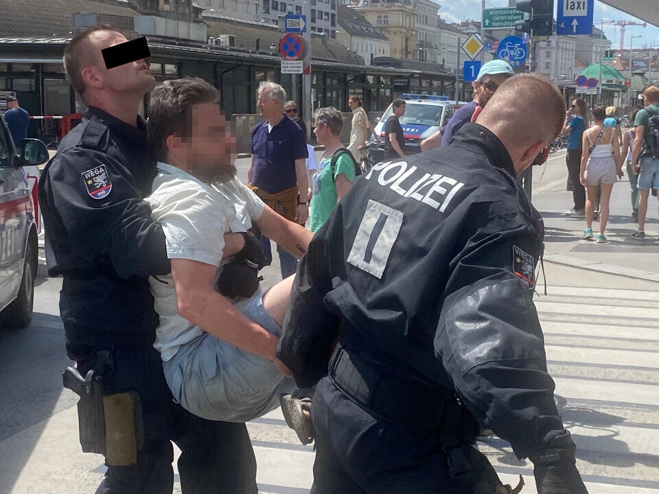 Nippel-Protest vor Wiener Secession legte Verkehr lahm