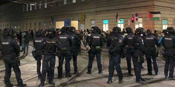 Polizei räumt Pro-Palästina-Camp im Alten AKH 