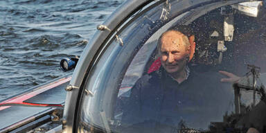 Putin mit U-Boot auf Tauchgang