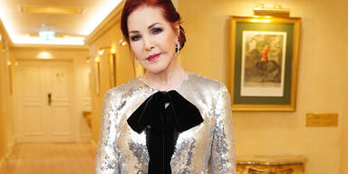 Enthüllt: So viel kostet Priscilla Presleys Opernball-Kleid