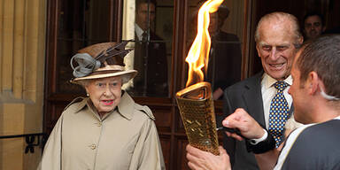 Queen empfing olympisches Feuer