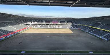 Die Lask-Arena bekommt einen neuen Rasen.