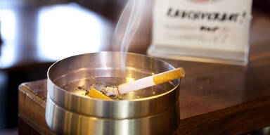 Rauchen VOR Lokalen soll verboten werden