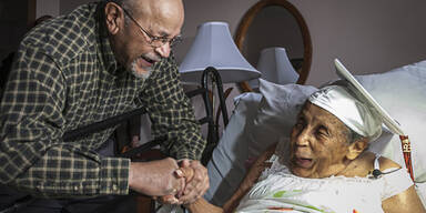 Schulzeugnis für 106-jährige Frau