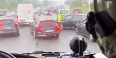 Autofahrer blockieren Rettungsgasse