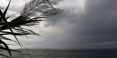 Sintflut-Regen: Flughafen von Rhodos dicht