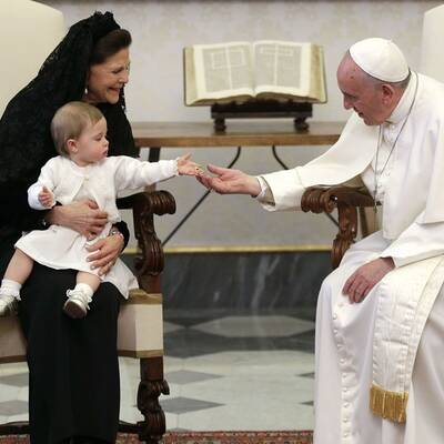 Kleine Leonore trifft den Papst