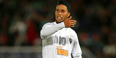 Ronaldinho beruhigt irren Fußball-Rowdy