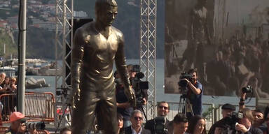Ronaldo Statue mit XXL-Penis!