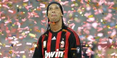 Ronaldinho bei Milan präsentiert