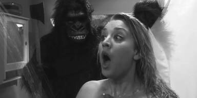 The Big Bang Theory: Penny (Kaley Cuoco) in Serial Ape-ist 2