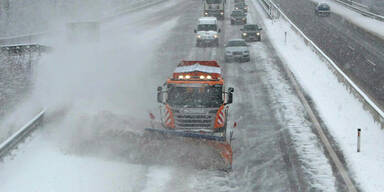 Wintereinbruch: Schnee-Chaos in Österreich