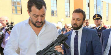 Dieses Salvini-Foto sorgt für einen Mega-Eklat