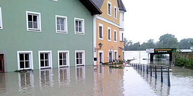 OÖ:  Schärding überflutet